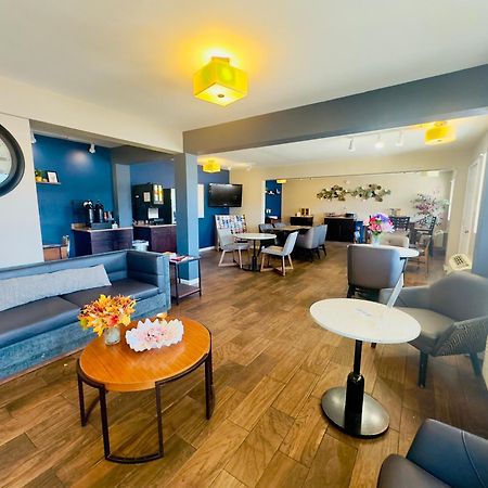 Deluxe Inn & Suites Джанкшен Сити Экстерьер фото