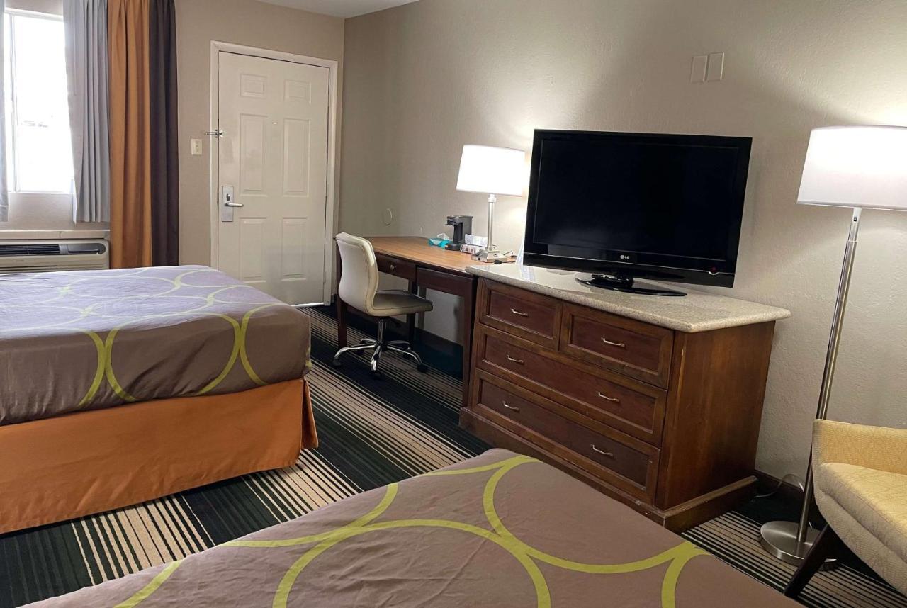 Deluxe Inn & Suites Джанкшен Сити Экстерьер фото