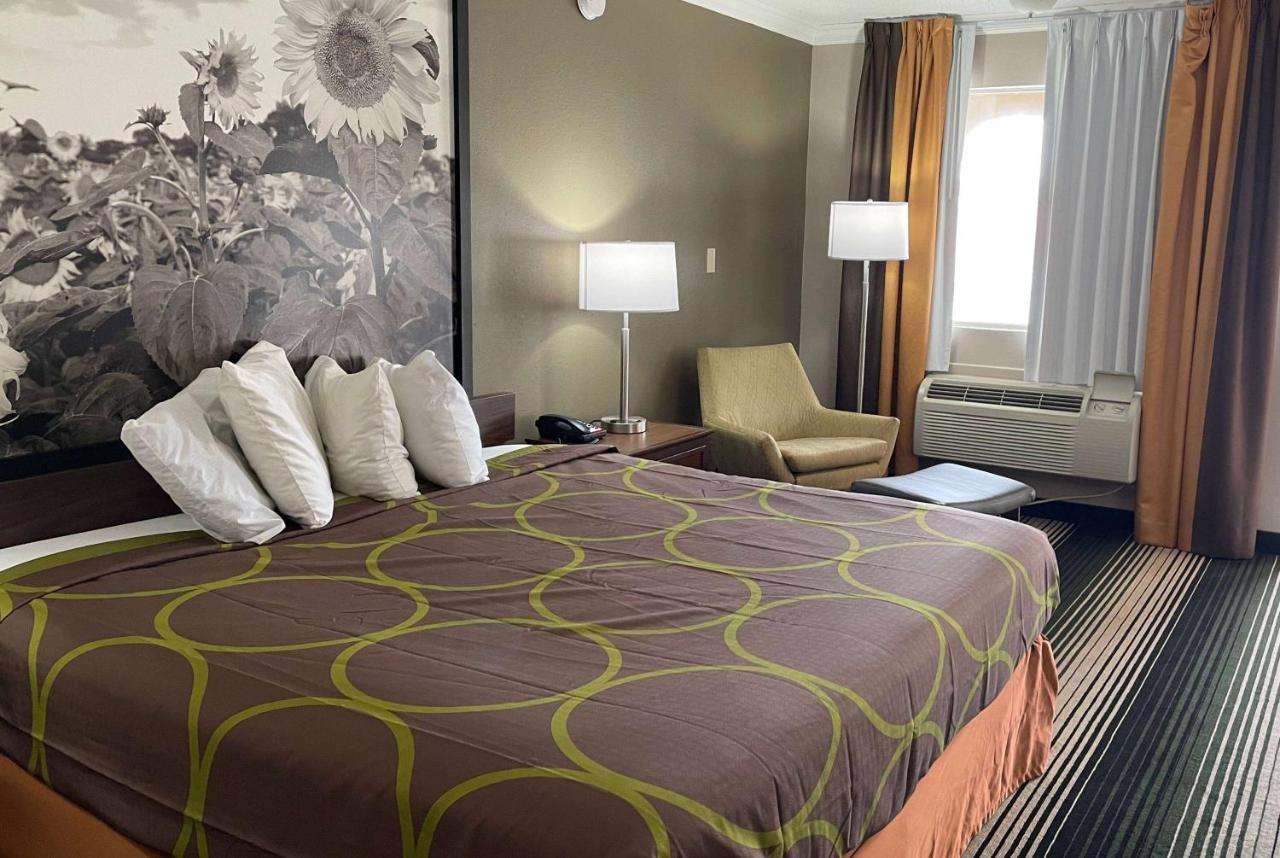 Deluxe Inn & Suites Джанкшен Сити Экстерьер фото