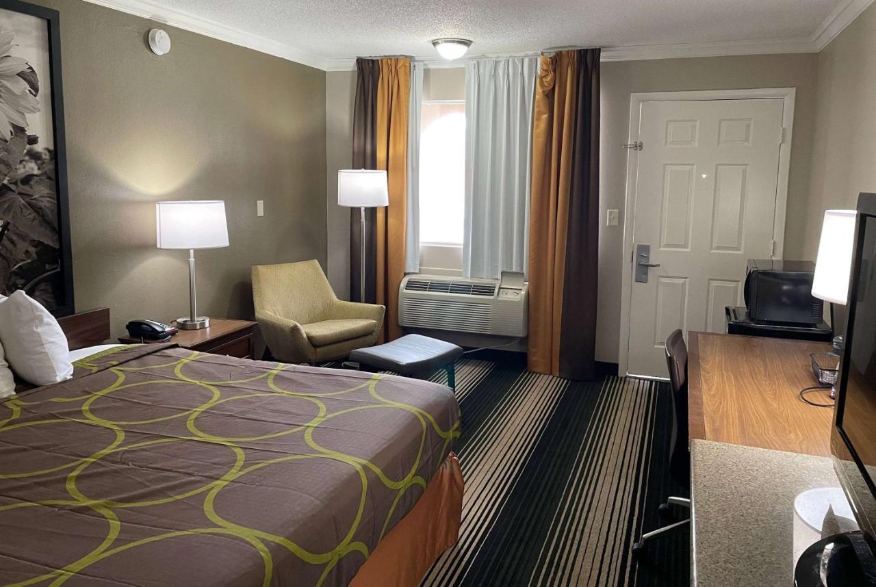 Deluxe Inn & Suites Джанкшен Сити Экстерьер фото
