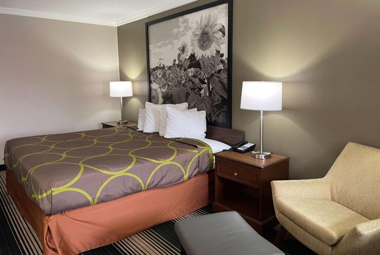 Deluxe Inn & Suites Джанкшен Сити Экстерьер фото