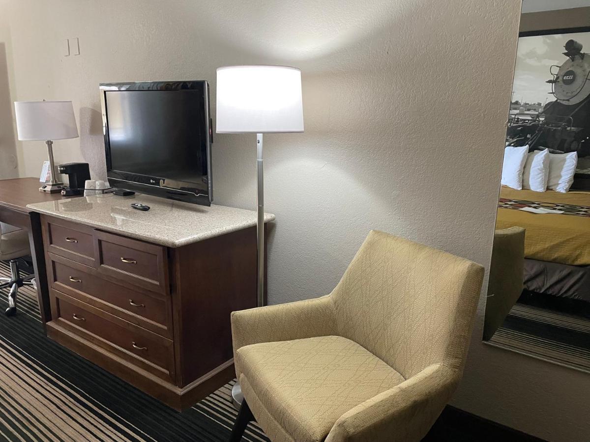 Deluxe Inn & Suites Джанкшен Сити Экстерьер фото