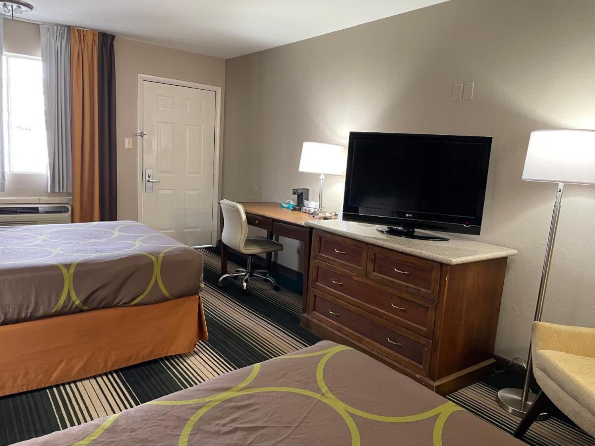 Deluxe Inn & Suites Джанкшен Сити Экстерьер фото