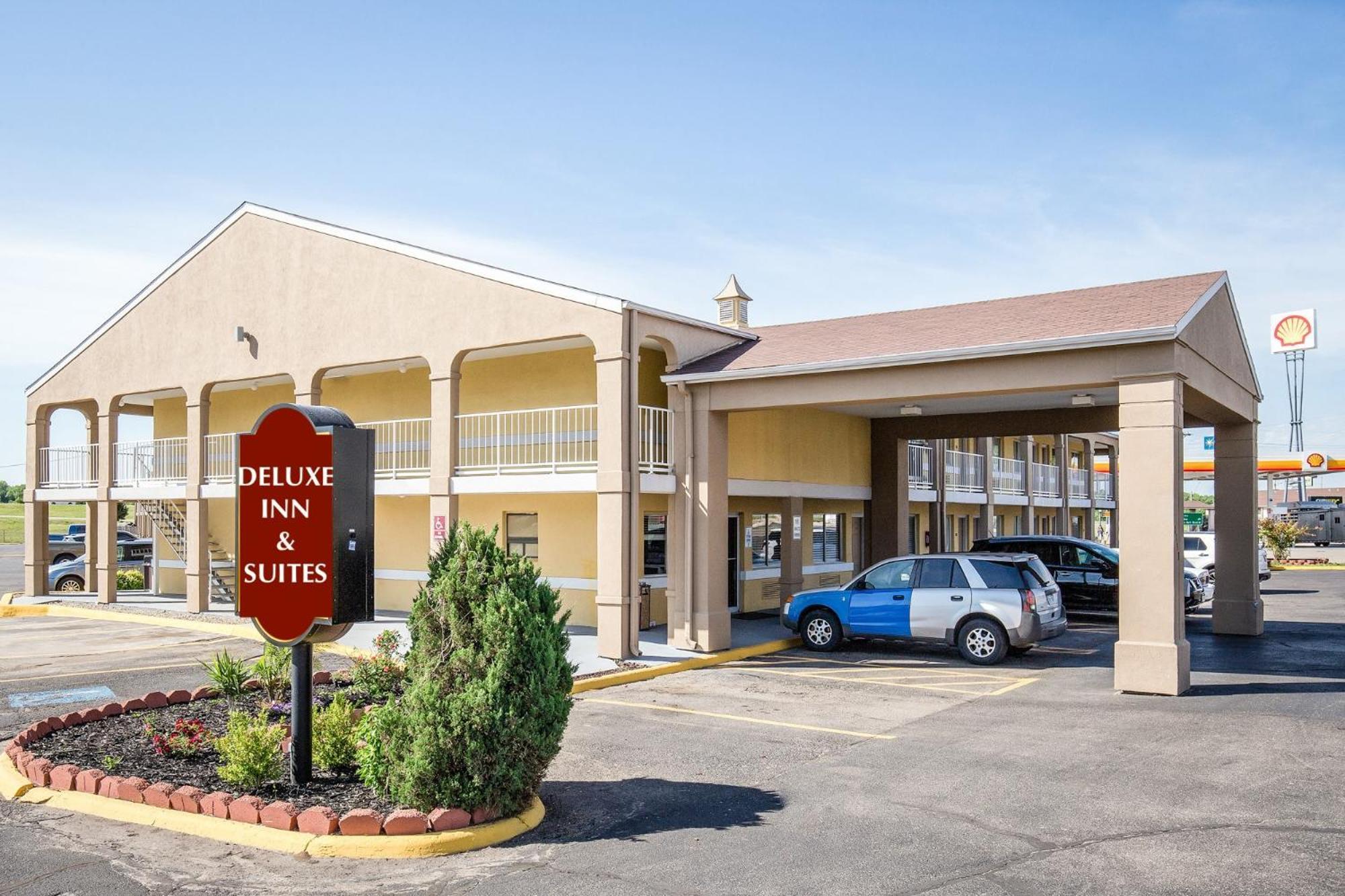 Deluxe Inn & Suites Джанкшен Сити Экстерьер фото