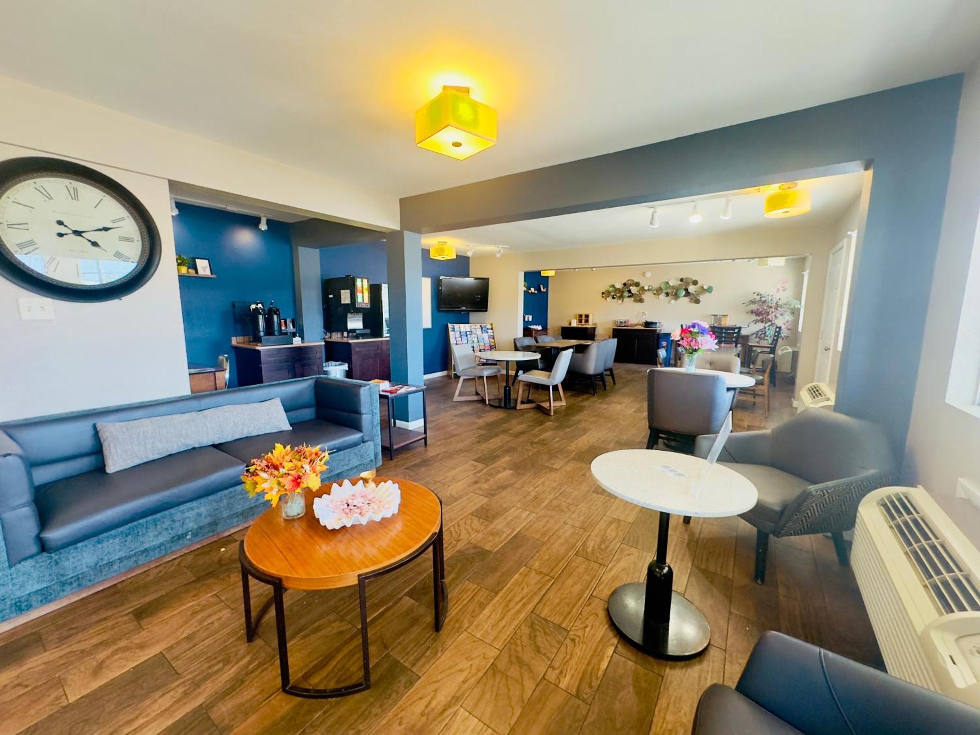 Deluxe Inn & Suites Джанкшен Сити Экстерьер фото